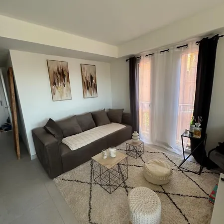 Superbe 3 Pieces Familiale Ментона